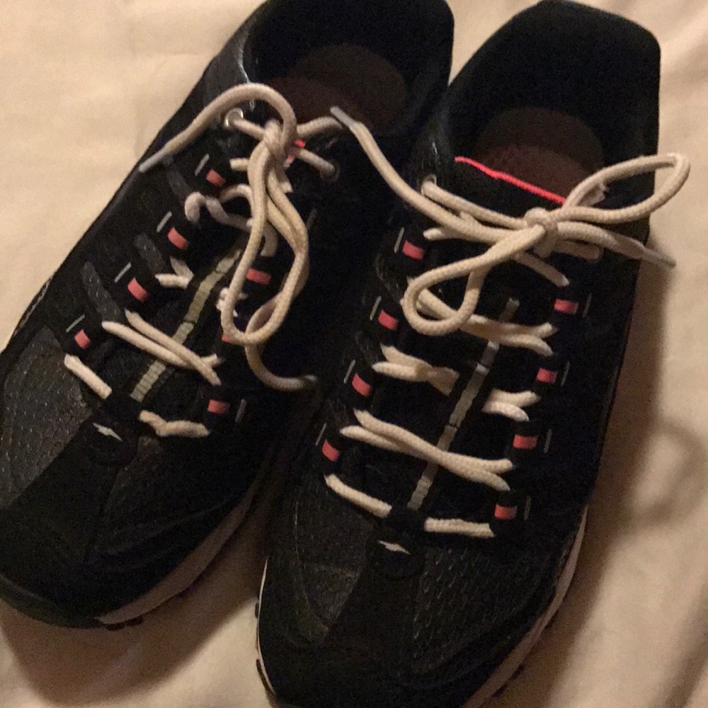 Women's walking shoes